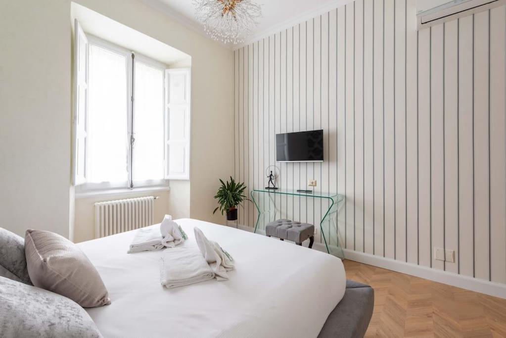 Colosseum 10Steps Away, Marco Aurelio Luxury House Roma Ngoại thất bức ảnh
